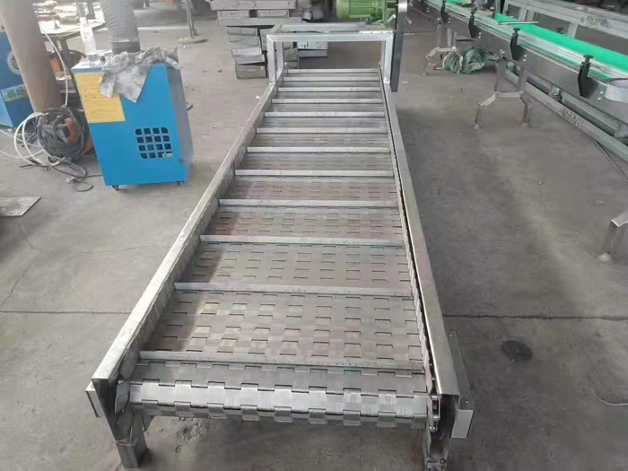 鏈板輸送機